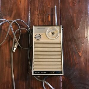 Vintage Midland Solid State AM FM Portable Radio Battery Electric Black Case